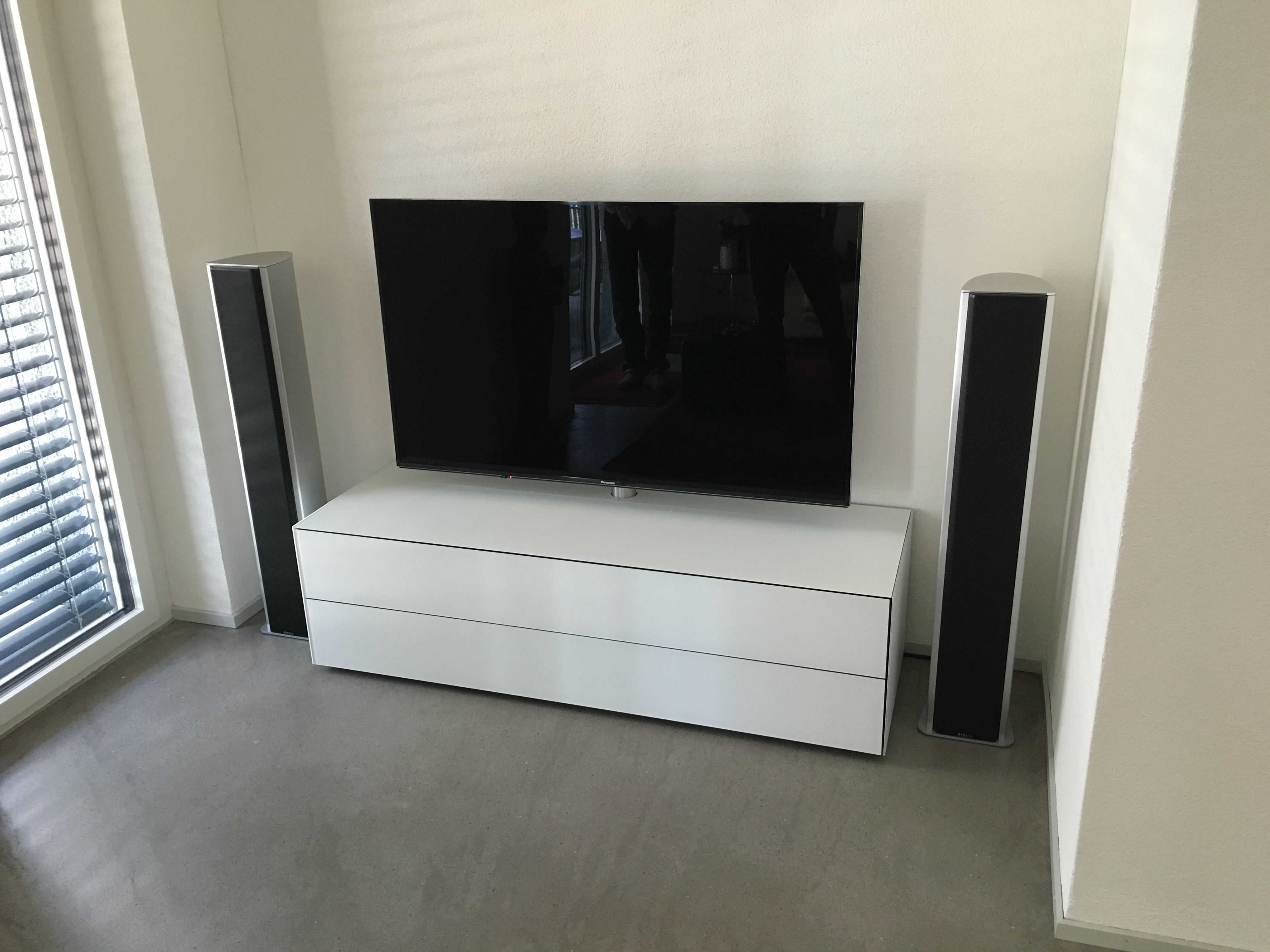 Ausgeschaltetes Home Cinema